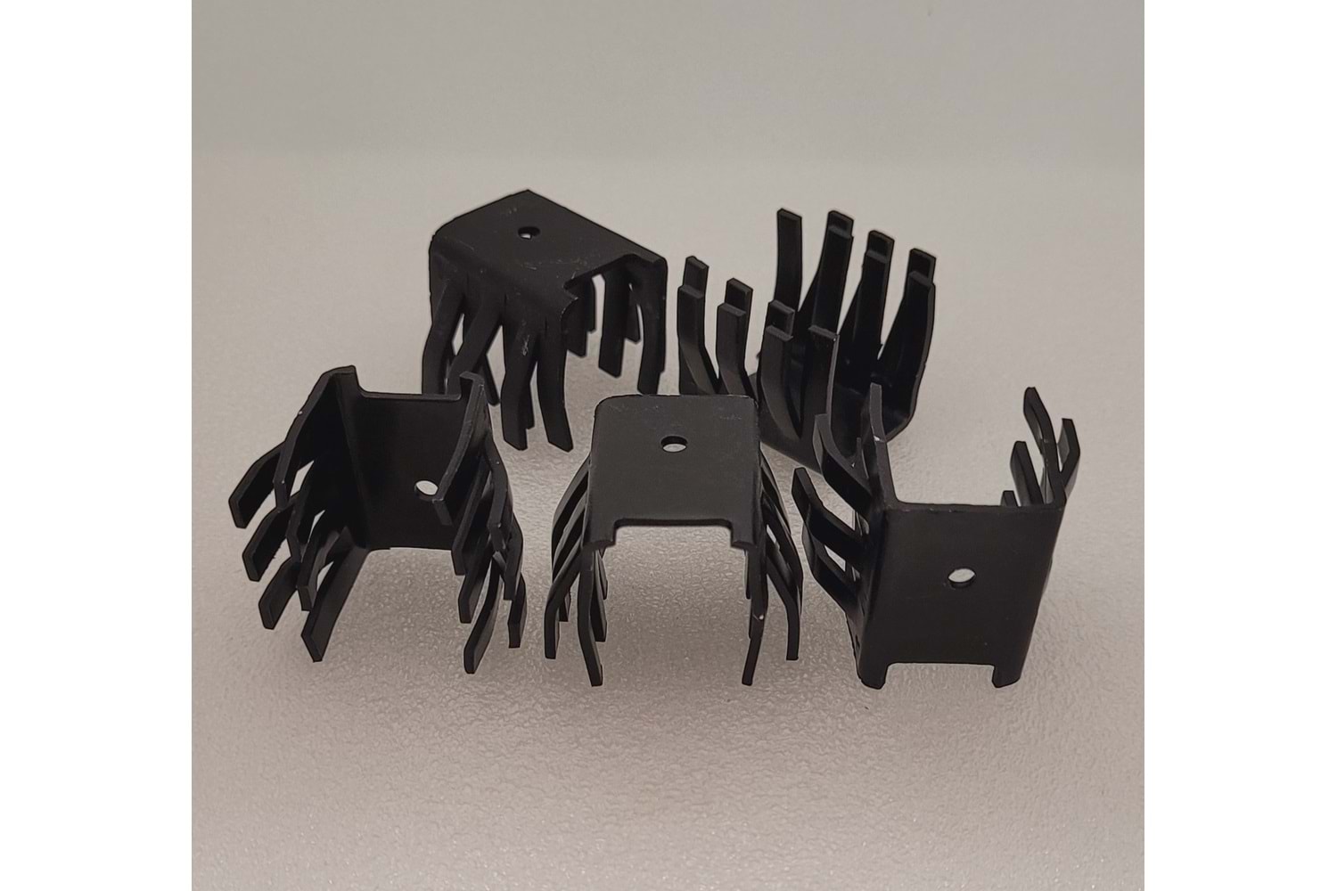 TR-10 Soğutucu Alüminyum Eloksal Siyah